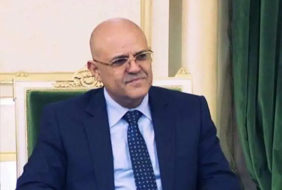 محافظ تعز: المحافظة تخوض معركة مزدوجة ضد الحوثيين...