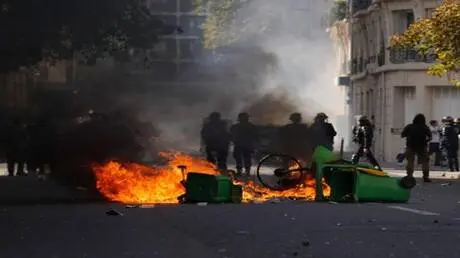 احتجاجات الطلاب تهز فرنسا وسط أزمة مالية وانقسام ح...
