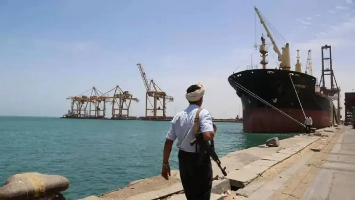 رويترز: السعودية تدرس هجوماً عسكرياً على مليشيا الحوثي لتأمين البحر الأحمر