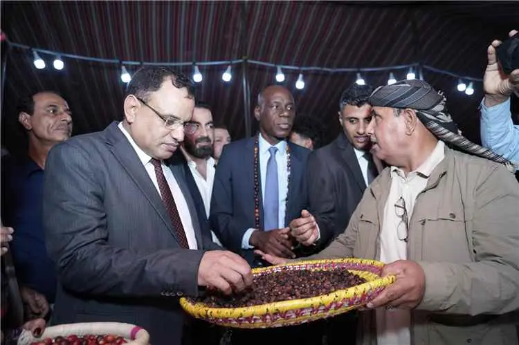 في اليوم العالمي للقهوة : كيف نجح الوزير السقطري أن يُعزز مكانة القهوة اليمنية في الأسواق المحلية والعالمية