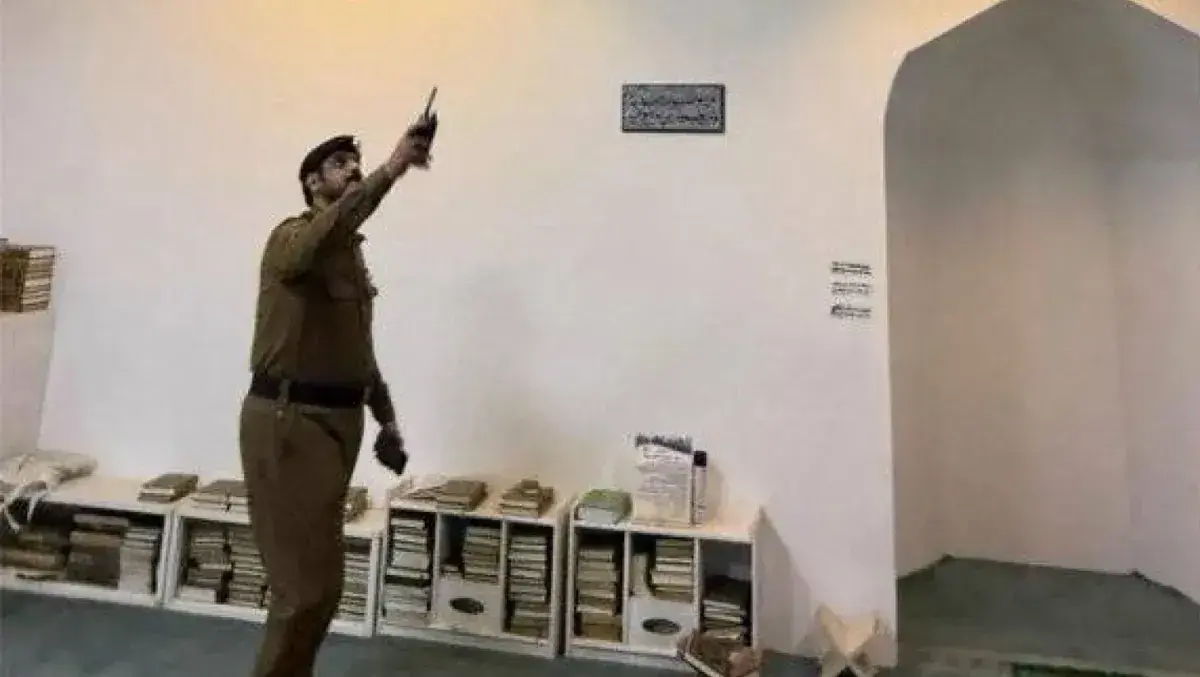 الدفاع المدني السعودي: إصابة مقيم إثر سقوط شظايا ا...
