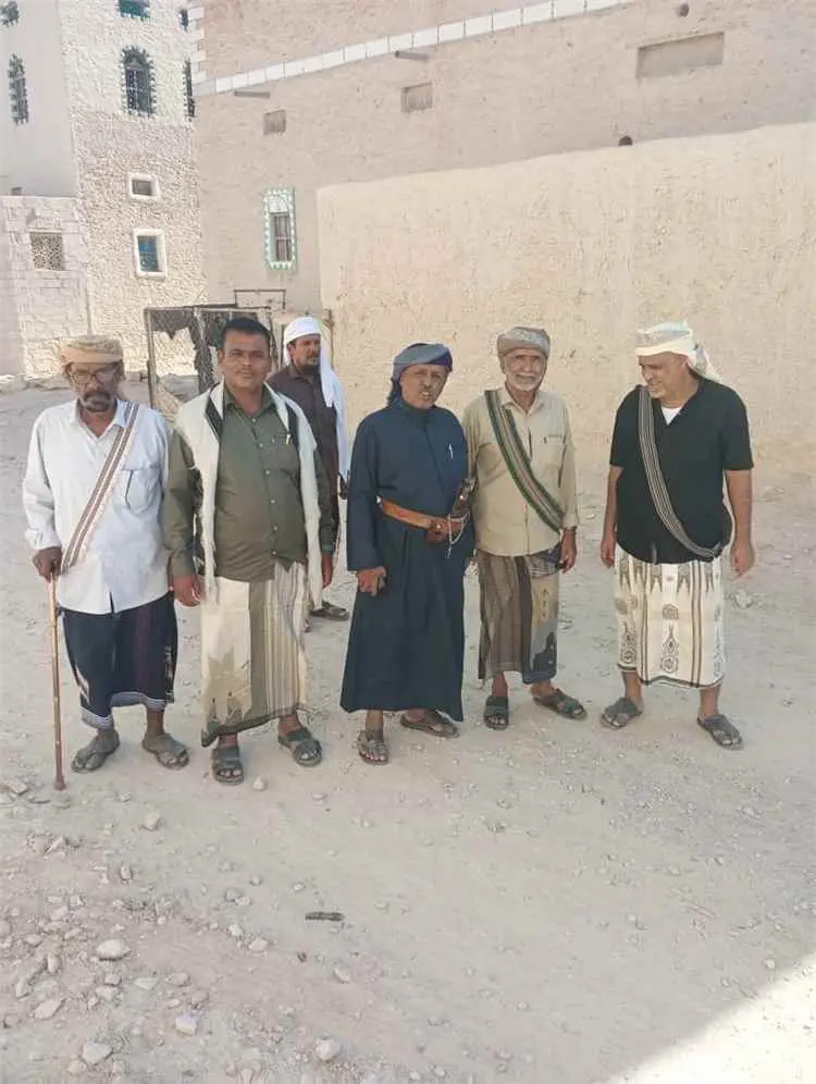 قيادة مكتب مؤتمر حضرموت الجامع بالضليعة تناقش مع أعيان المديرية  الأوضاع الخدمية والمعيشية