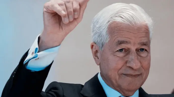 ديمون يتوقع إنفاق تريليون دولار على الذكاء الاصطنا...