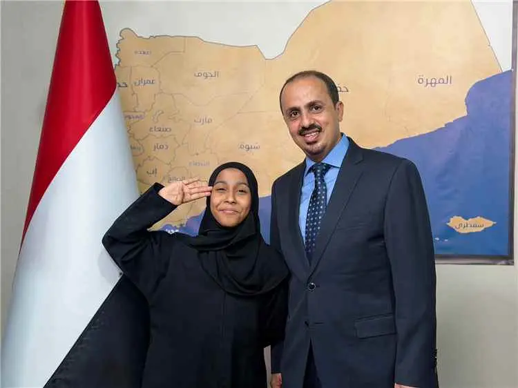 وزير الإعلام يلتقي الطفلة فاطمة ويشيد بأداء المنتخ...