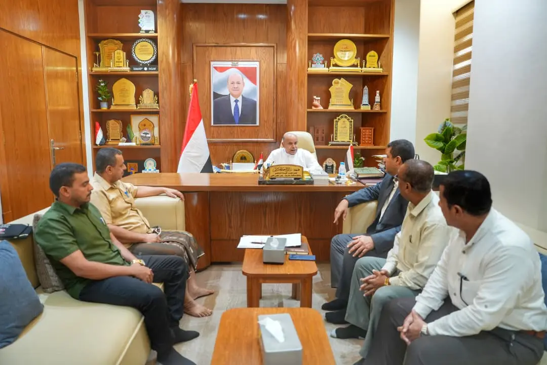 الخنبشي يطلع على مبادرات طلابية ويرعى توقيع اتفاقيتين لمشاريع خدمية وتنموية بحضرموت