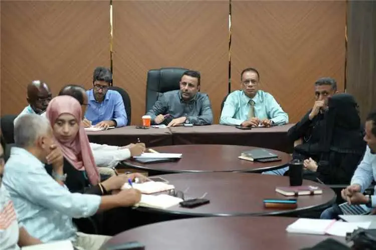 اجتماع صحي في عدن يناقش تفشي الإسهالات المائية وأو...