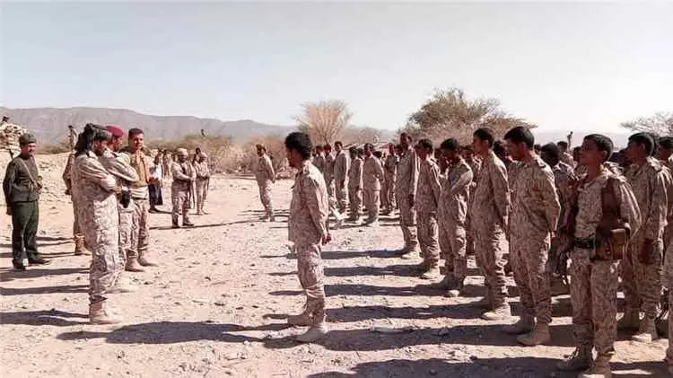قائد محور عتق يتفقد الخطوط الأمامية بجبهة مرخة الع...