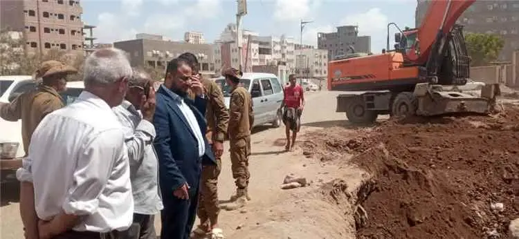 اليزيدي يتفقد أعمال إعادة تأهيل الصرف الصحي ببلوك 29 ويتابع تنفيذ اعمال شبكة شارع الثلاثين بالمنصورة