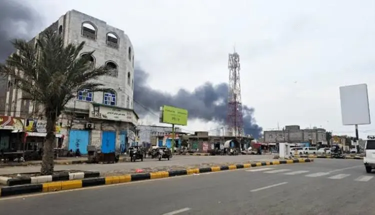 الحوثي يقتحم منزل مواطن بـ15 طقم في المخا