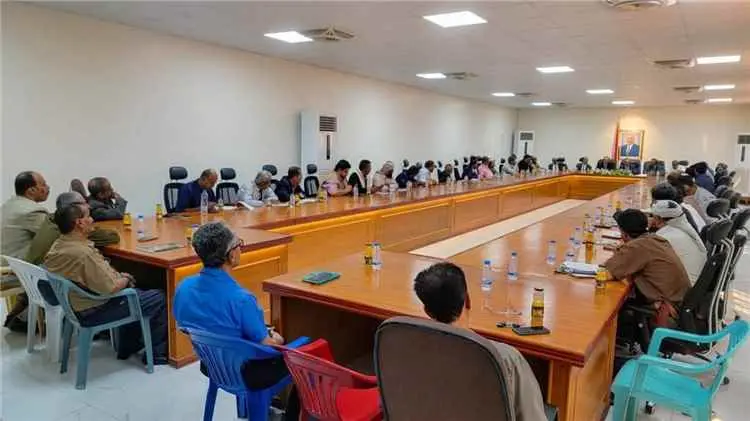 تنفيذي شبوة يشيد بقرارات الرئيس العليمي ويعلن تأيي...