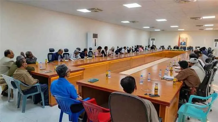 تنفيذي شبوة يؤكد إلتزامه وتأييده لقرارات وتوجهات القيادة السياسية