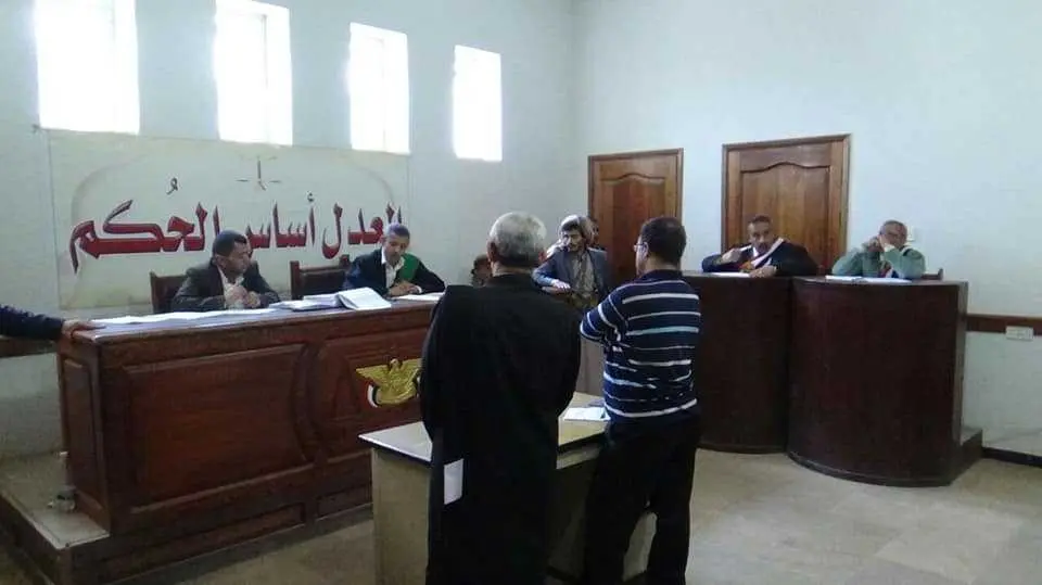 الحوثيون يحاكمون 8 موظفين أممين بتهم تصل للإعدام