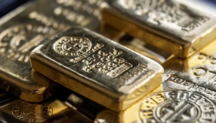 تراجع أسعار الذهب بضغط من قوة الدولار وعوائد السندات الأمريكية