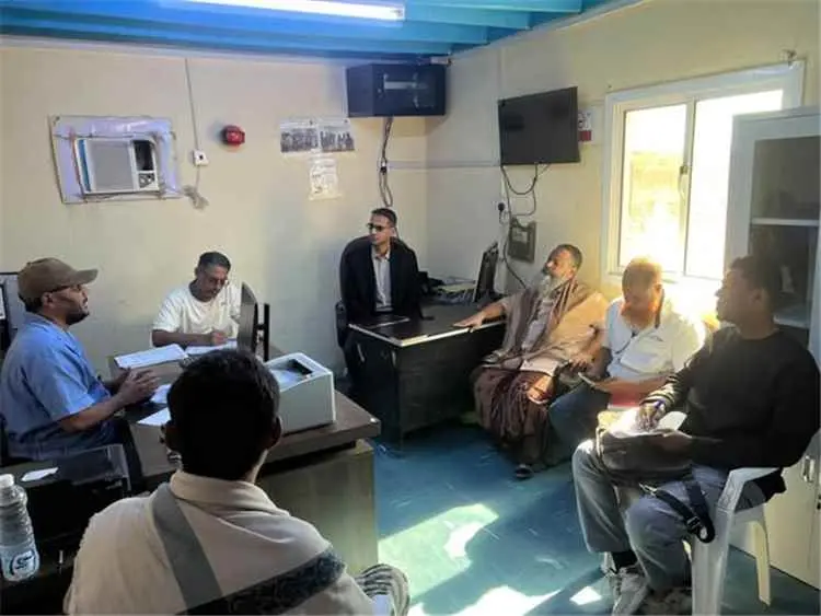 مدير عام الشؤون الاجتماعية والعمل يتفقد أوضاع العم...
