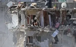 إسرائيل تهدم مبنى سكنياً في القدس يقطنه 70 فلسطيني...