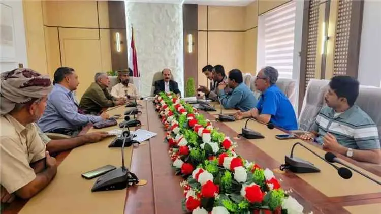 تسربات المياه تهدد شوارع عتق.. اجتماع خدمي يقر تحر...