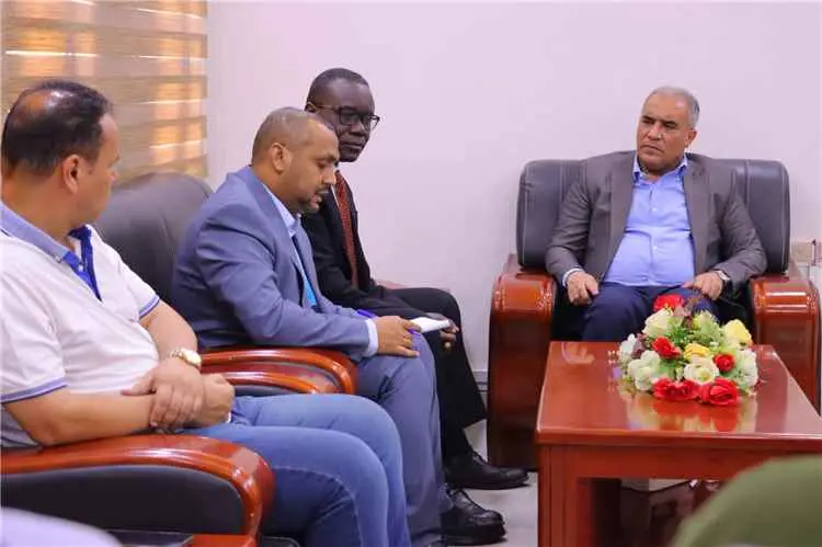 وزير التربية والتعليم العبادي يناقش مع اليونيسف سبل دعم وإلحاق الطلاب النازحين بالمدارس في عدن