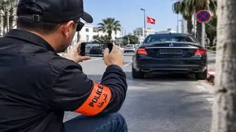 تونس.. شرطة مرور "تتخفى" بزي مدني لضبط السائقين ال...