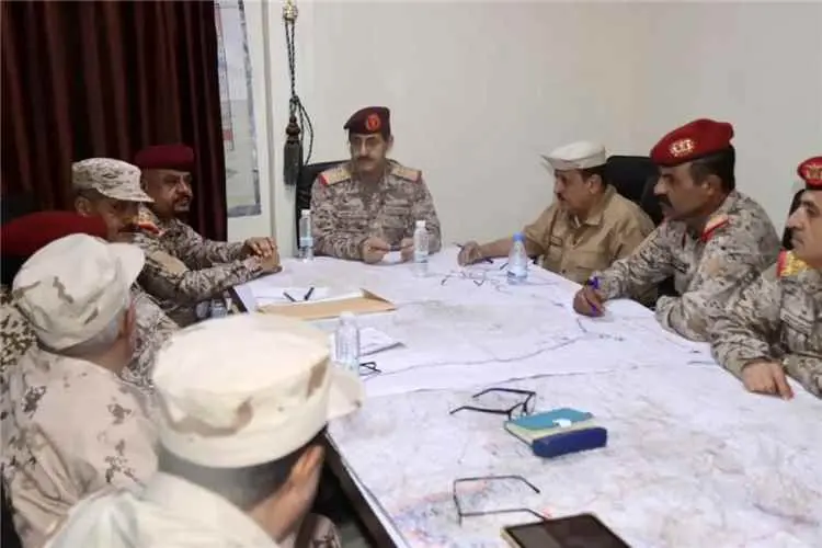 وزير الدفاع يوجّه برفع الجاهزية وتعزيز التنسيق بين القوات خلال " فجر اليمن "