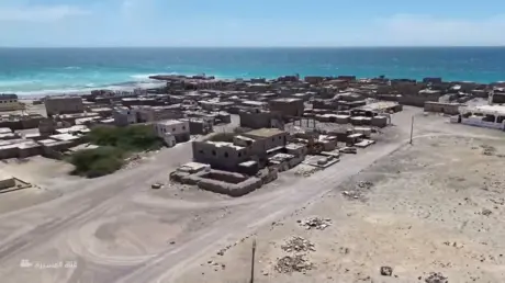 اليمن.. مشاهد من مدينة ذوباب في محافظة تعز وسط تضا...
