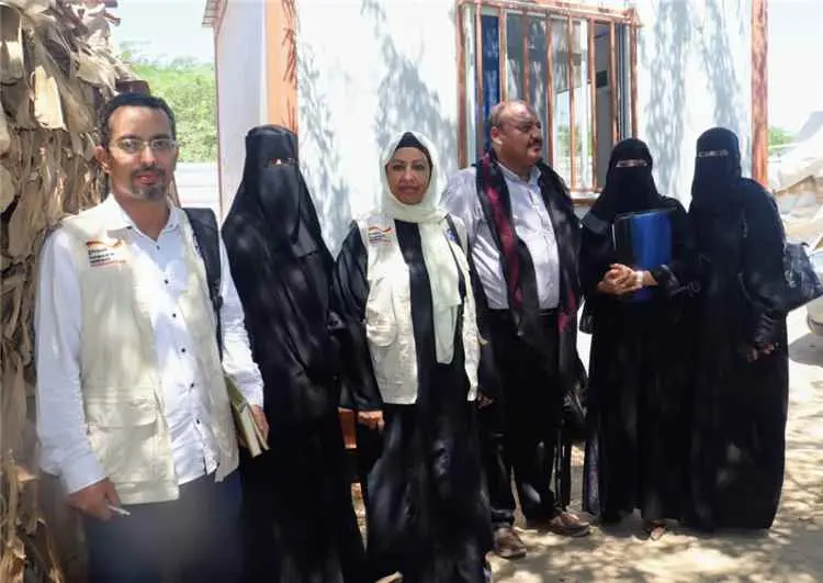 مدير مكتب وزارة حقوق الإنسان بأبين تتفقد مخيمات ال...