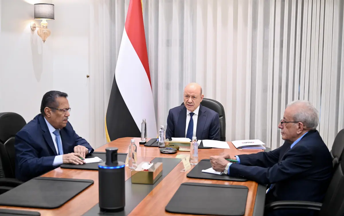 رئيس مجلس القيادة: عملية "فجر اليمن" ماضية حتى تحق...