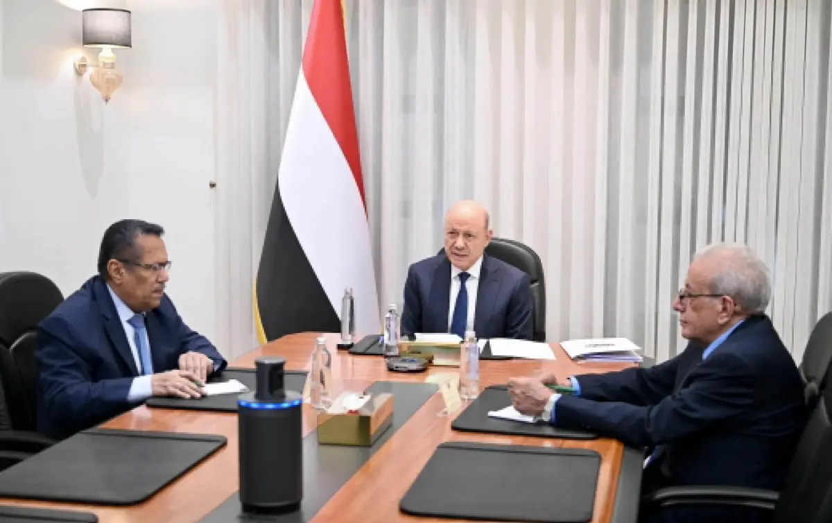 رئيس مجلس القيادة: عملية “فجر اليمن” ماضية حتى تحقيق أهدافها الكاملة