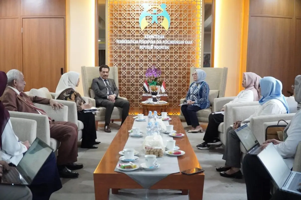 سفير اليمن يبحث مع وزيرة اندونيسية تعزيز التعاون في مجالي تمكين المرأة وحماية الطفل