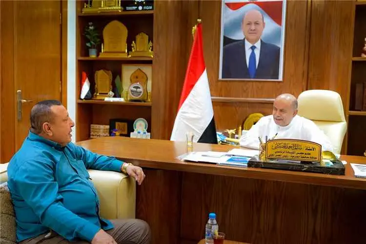 الخنبشي يطلع على جهود وزارة الخدمة المدنية ومشاريع...