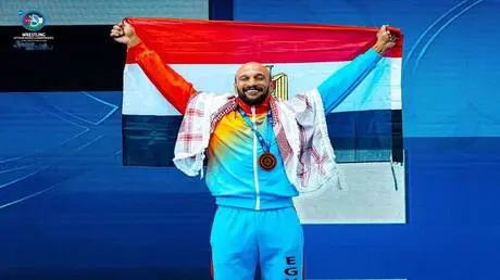 بعد الفوز بذهبية العالم لمصارعة الرواد.. كرم جابر...