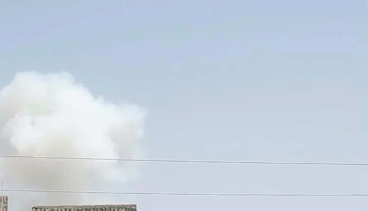 غارات عنيفة تحرق مواقع الحوثيين في الوازعية بعد هج...