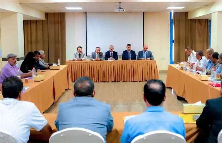 اليمن يوسع إجراءات حماية موانئه في ظل التحديات الأ...