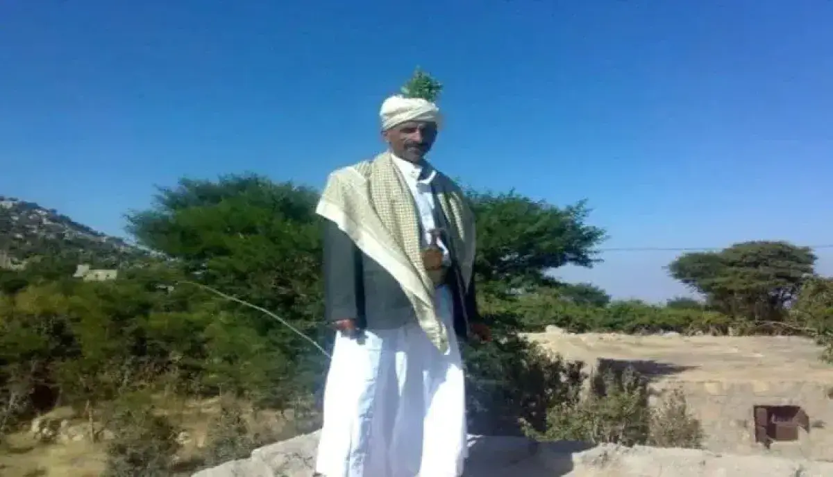 جريمة وحشية | مسلحو الحوثي يصفون ثاني معلم أمام أس...