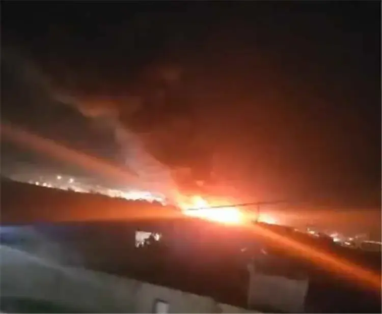 ضربات جوية تطال مواقع حوثية وتحذير من التحليق في ا...