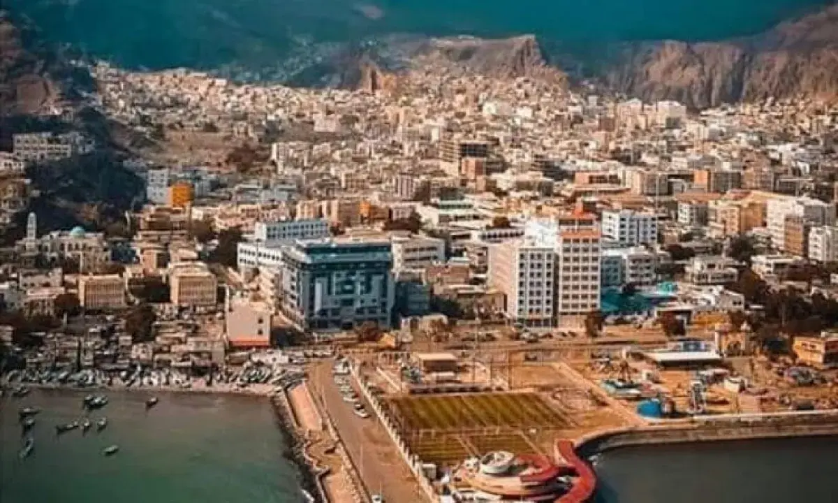 إعادة مسافرين عبر طور الباحة إلى عدن بسبب غياب الت...