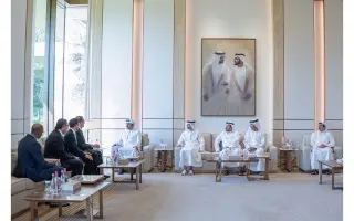 مكتوم بن محمد يبحث مع رئيس مجلس إدارة "سي في سي ما...