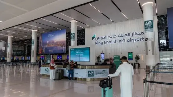 3 قتلى وتضرر طائرة في هجومين للحوثيين على مطار الم...