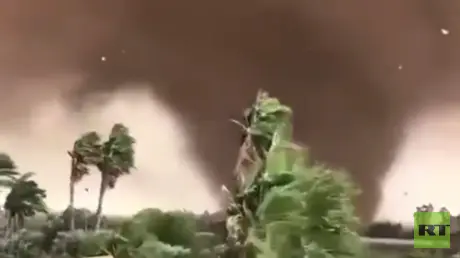 إعصار مزدوج نادر يضرب سواحل صقلية ويخلف دمارا واسع...