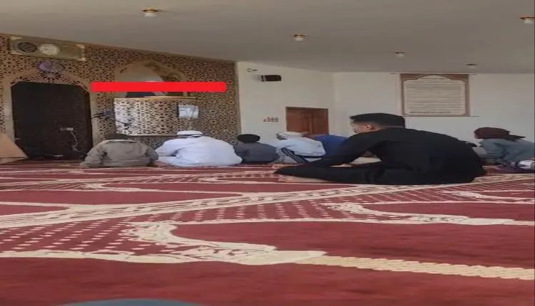 عزوف واسع عن صلاة الجمعة.. خطباء الحوثي يواجهون مس...