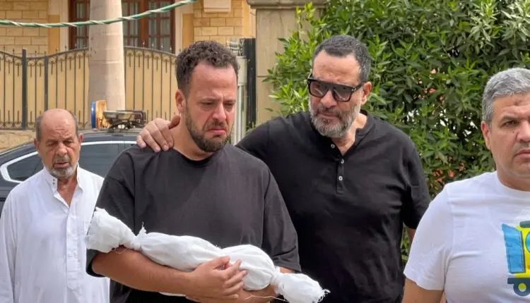 حزن وبكاء في جنازة حفيد ماجد المصري