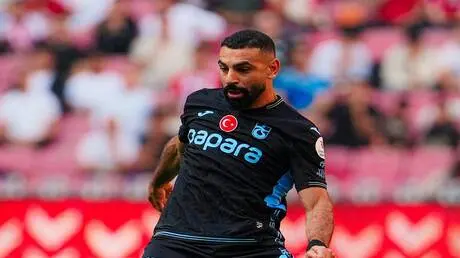 شاهد.. محمد صلاح يهدر فرصة تسجيل هدف