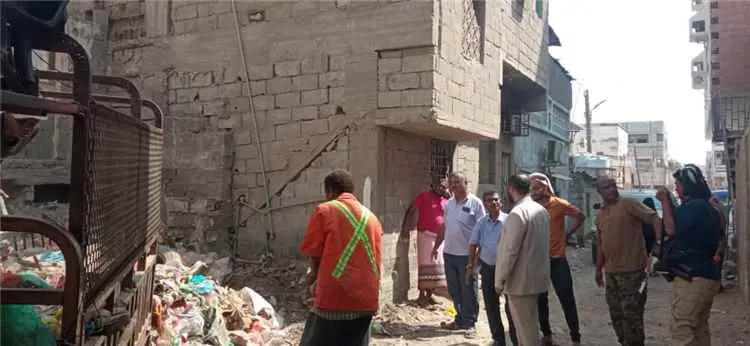 اليزيدي يشرف ميدانيا على حملة نظافة واسعة في بلوك...
