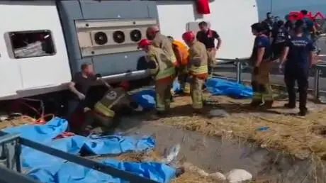 مقتل 11 شخصا وإصابة 26 آخرين في حادث اصطدام مروع ب...