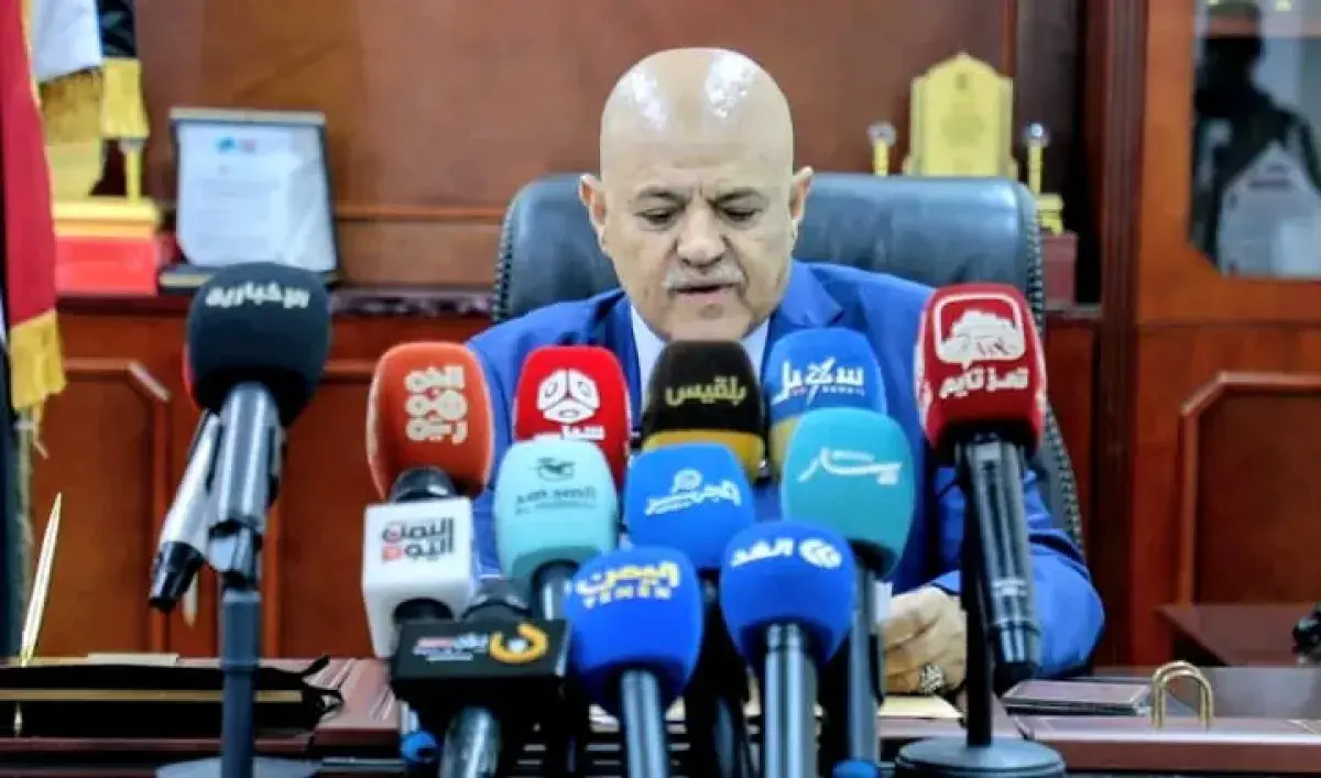 محافظ تعز يطالب بتحرك عاجل لكسر حصار الحوثيين وتأم...