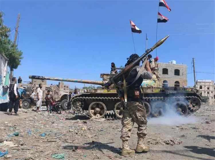 معارك عنيفة في جبهات تعز.. الجيش والمقاومة يستعيدا...