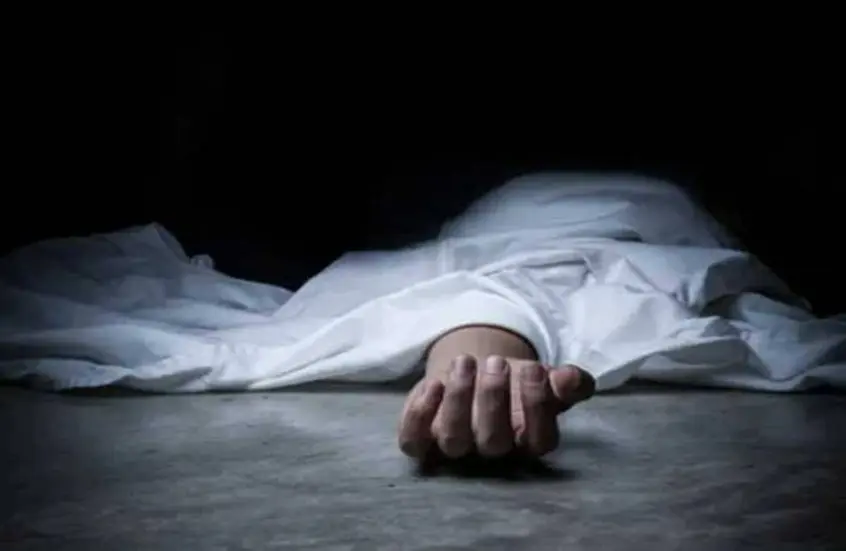 ضبط زوجين بعد العثور على جثمان طفل في ممر أحد المس...