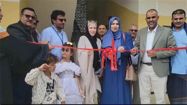 وكيل عدن "مبجر" يفتتح مشروع بناء ( 6 ) فصول إضافية...