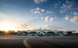 السعودية.. تمديد تعليق العمليات التشغيلية في مطار...