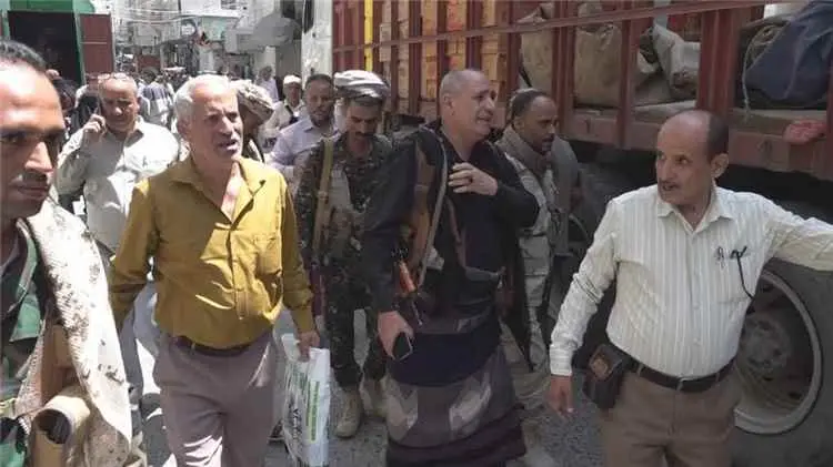 وكيل أول محافظة تعز يوجّه بفتح المحلات المغلقة وبي...
