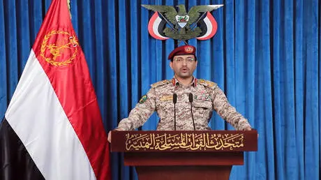 الحوثيون يعلنون استهداف مطار الملك خالد بالرياض مج...